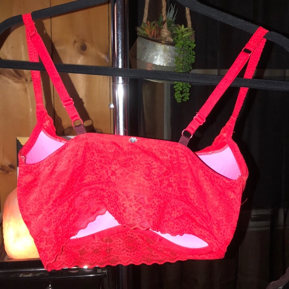 red VS bralette - Picture 2 of 3